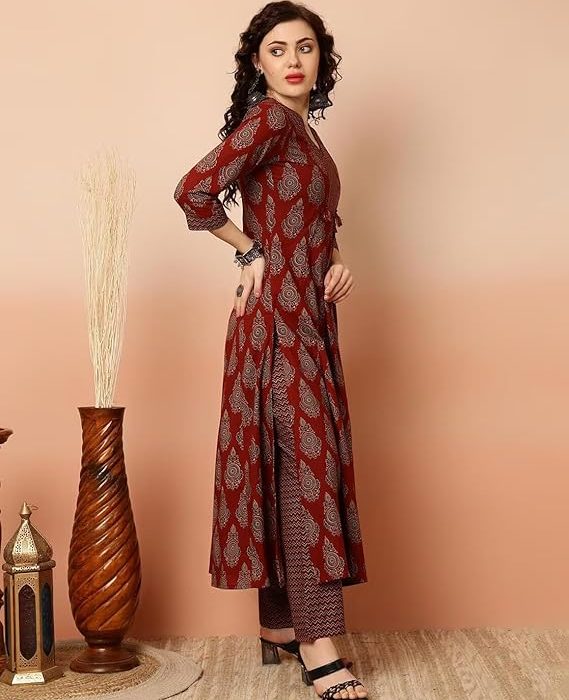 KLOSIA Women Printed Kurta and Pant Set with Dupatta