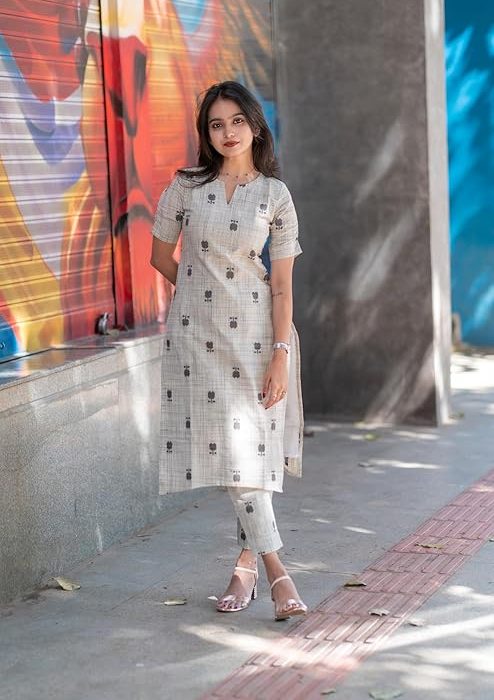 ANNI DESIGNER Women's Rayon Viscose Straight Printed Kurta with Pant